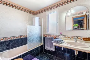 Holiday Apartment 'Beautiful 3 Bedrooms Wifi Sea View' with Sea View, Wi-Fi and Air Conditioning - Image 2