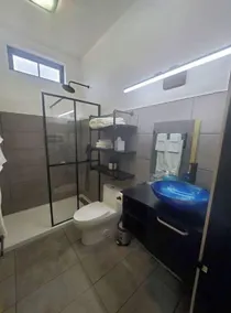 Move-in ready lakeside retreat - Image 3