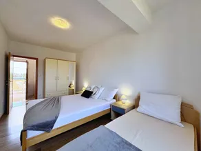 Holiday apartment with balcony and sea view - Image 4