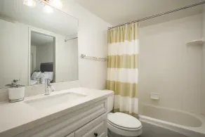 Comfortable elegance in the heart of Biltmore - Image 3