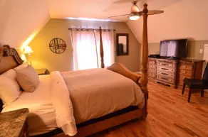 Offrez-vous le luxe! Profitez du bain à remous dans ce chalet de montagne! - Image 5