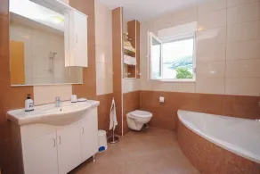 Large apartment close to the beach - Image 2