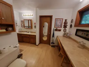 Hog Heaven-Lakefront-2 Kitchens, 2 Living Areas, Private & Wooded - Image 3