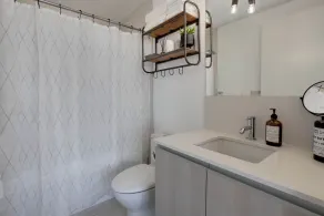 Next to Bmo/saddledome Downtown Calgary 2 bedroom Penthouse style condo sleep 6 - Image 5