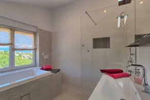 Penthouse with excellent sea views - Image 3