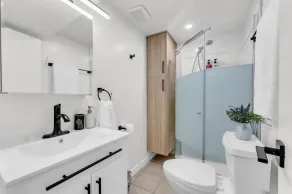 Bright 2-Bedroom Apartment - Image 5