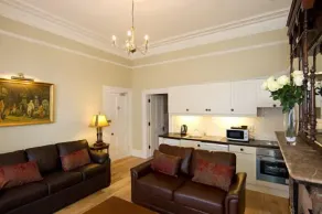 10 minute walk to Dublin Zoo and Phoenix Park - Image 3