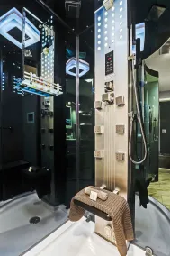 Luxe Studio 1 Loft Main St. Beacon Luxury Steam Shower! Kitchen, Washer/Dryer - Image 4