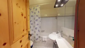 Ansprechende und helle 3-Zimmerwohnung mit wunderschöner Berg- und Seesicht. - Image 2