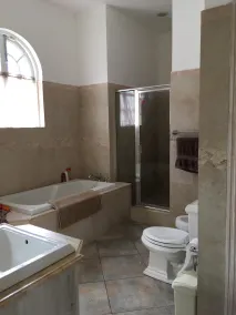 Vackert rymligt fritidshus med privat pool nära Sandy Lane - Image 5