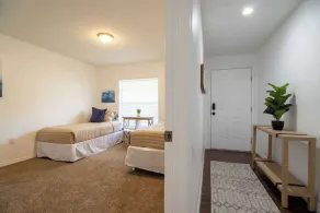 Entire Modern Home in Dade City - Image 5