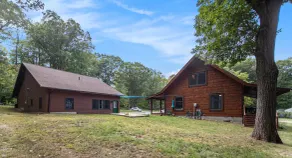 Lakefront Cabin with Guest Cabin and Rec Room. Sleeps 14 - Image 4