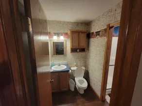 2-bedroom vacation home sitting on your own private lake for fishing/relaxing. - Image 4