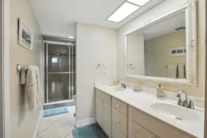 Vand, vand overalt! Spektakulær udsigt fra alle værelser på 10. sal Condo! - Image 3