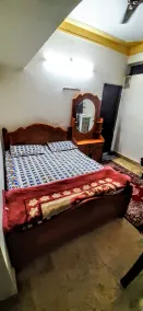 Private room with attached bathroom - Image 4