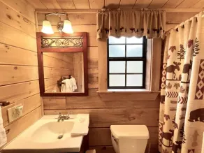 Crazy Bear - Motorcycle Friendly Home with Hot Tub and Grill - Image 4