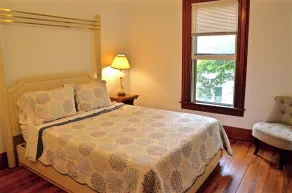 Newly renovated spacious Victorian! Perfect for large families or groups. - Image 5