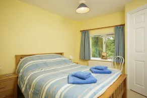 Gatehouse West set in the beautiful Colmer Estate with indoor and outdoor pools. - Image 4