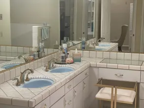 INDOOR SWIMMING POOL AND VERY SPACIOUS AND LUXURY - Image 2