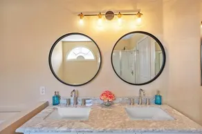 Relaxing Poolside Getaway in Henderson: Sleeps 10 for Ultimate Comfort! - Image 3