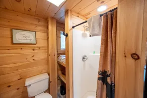 Rebecca - Cabin 1 · Lawrence`s Lakeside Cabins | `Rebecca` Charming Studio Cabin - Image 5