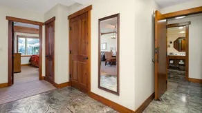 3 BDR Ski in/Ski Out Stunning MT Mansfield Views. MOUNTAIN GOLF COURSE ACCESS!! - Image 4