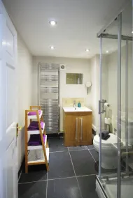 The Lodge Quaint Georgian Apartment, Wifi and Parking, near Bath - Image 3