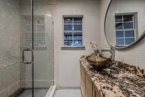 Charming  4BR/2B Home - 5 min from airport, world-class dining & Entertainment V - Image 4