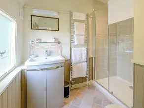Alojamiento de 2 habitaciones en Horsebridge - Image 2