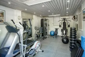 Glamorous Beachfront Estate - Leamington - Image 2