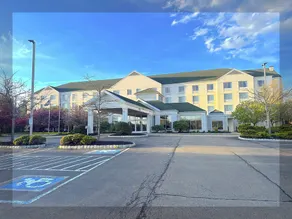 Arnot Grand Hotel & Suites - Image 5