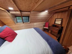 Brighton Log Cabin. Close to lifts! Free parking.  - Image 4