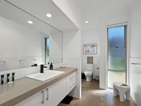 Serene Luxury Retreat on Malua Bay - Image 5