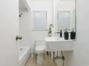 Cozy 2BR 1BA Retreat in Vibrant Vancouver - Image 2