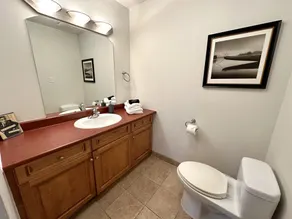 2 bedroom townhome with view of the mountain - Image 5