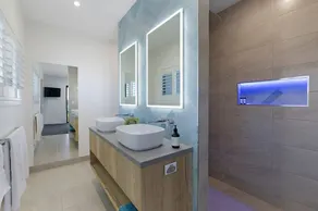 Luxury 5 bedroom home with private pool and spectacular ocean views - Image 2
