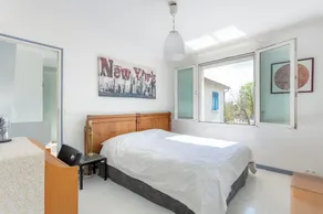 Bright, modern townhouse 20 minutes from central Paris, surrounded by greenery - Image 5