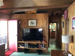 MOONDOG RETREAT: Tranquil Lakefront Cottage - Image 2