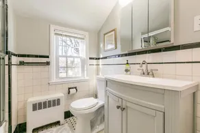 Quiet suburban home close to Fairfield beaches and universities - Image 3
