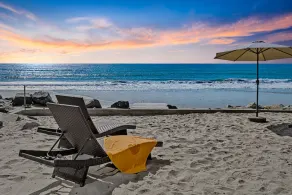 Single Family Home with a Private Beach Backyard P1919-0 - Image 3