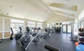 Spacious 4 bdr townhome in quiet community - 2 pools, tennis, mins to the beach - Image 4