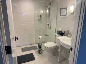 5 Sterne bewertet!<br>Neubau, 1 Schlafzimmer Back Cove Apartment mit Blick auf das Wasser! - Image 3