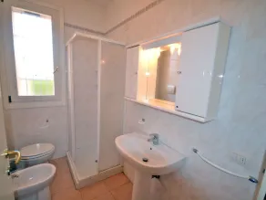 Villetta bilocale con doppio giardino e patio a 700 mt. dal mare, zona termale - Image 3