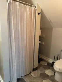 Charming Newly Renovated 1 Bedroom - Image 5