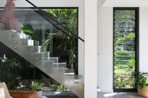 Architectural Luxury Retreat in Rainforest Reserve - Image 2