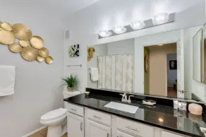 Ombygget! Resort Living - Lukket, 2 BR - opvarmet pool !! Desert Breeze Condo - Image 4