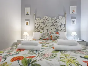 Modern & quiet apartment in typical Sevilla house - Image 5