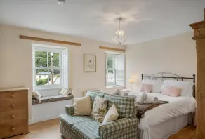 A traditional seaside cottage, with sea views and an easy walk to Portreath. - Image 5