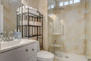 Luxury home with Pool and gym and RV parking - Image 2