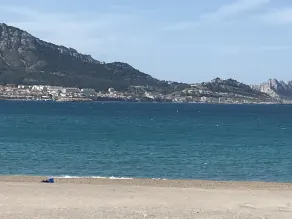 Charmant Studio Avec Terrasse Dans Résidence Arborée à 100m des Plages - Image 3
